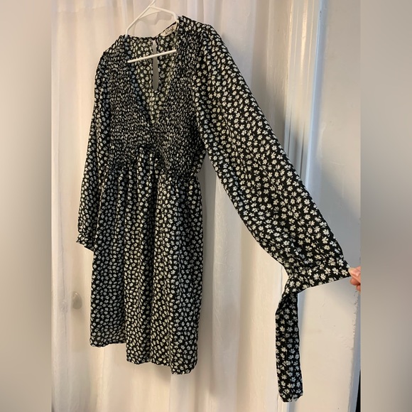 Black & White Floral Dress - Picture 2 of 10